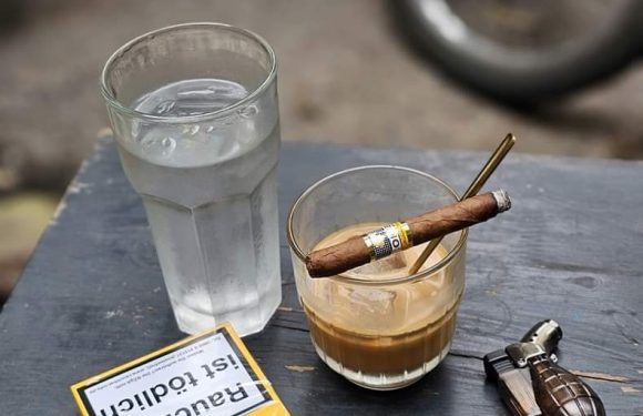 Một chút mùa thu với xì gà Cohiba wide short