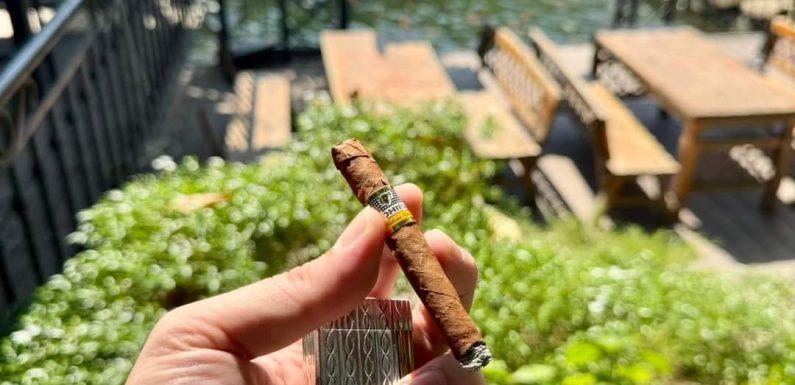 Cuối tuần húy Cohiba 6 wide short với Cà phê