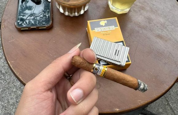 Chia sẻ khoảnh khắc bên điếu xì gà Cohiba wide short