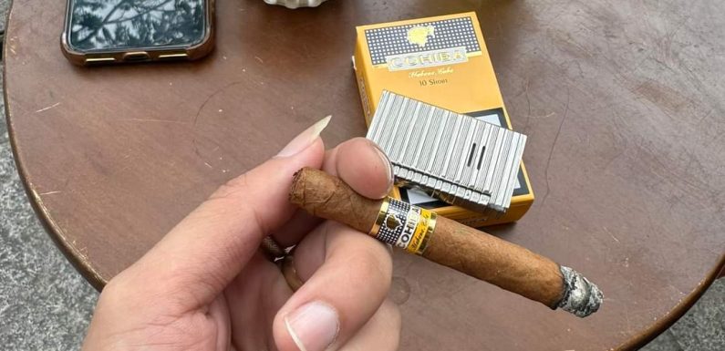 Chia sẻ khoảnh khắc bên điếu xì gà Cohiba wide short